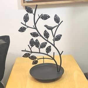Black metal jewelry stand